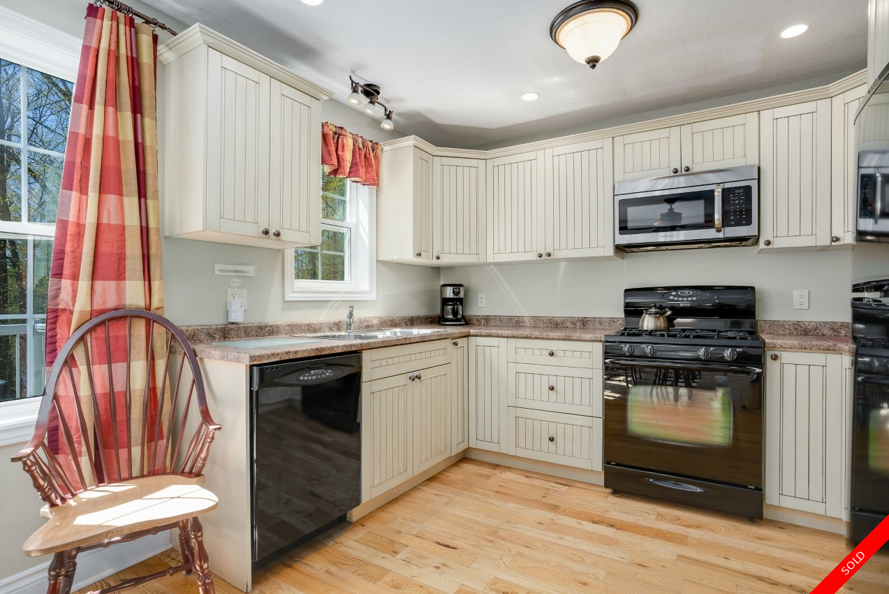 Lake of Bays Cottage for sale: Blue Acres 2 bedroom