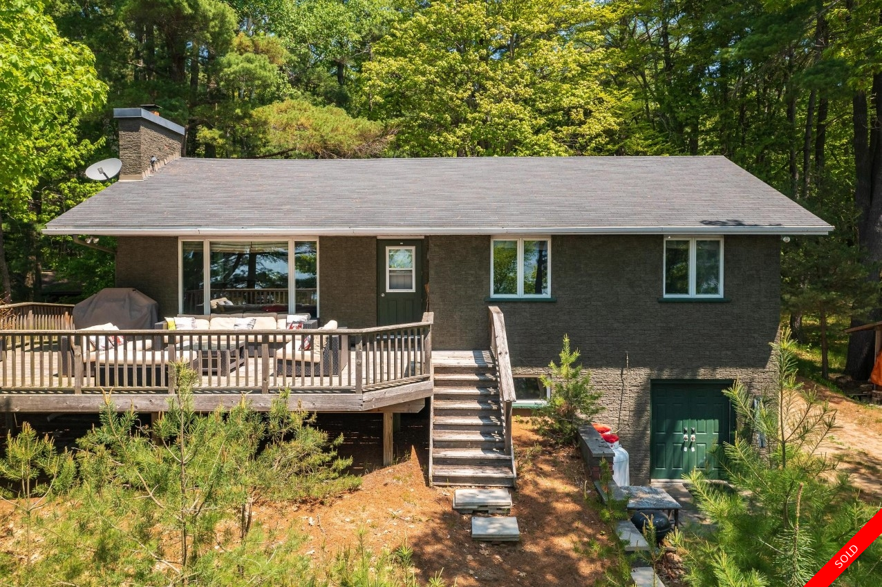 Muskoka/Lake of Bays/Franklin House for sale: 3 bedroom 2,336 sq.ft.
